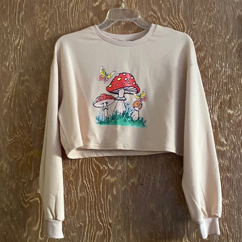 This is a cropped mushroom printed shirt! It has never been worn!
